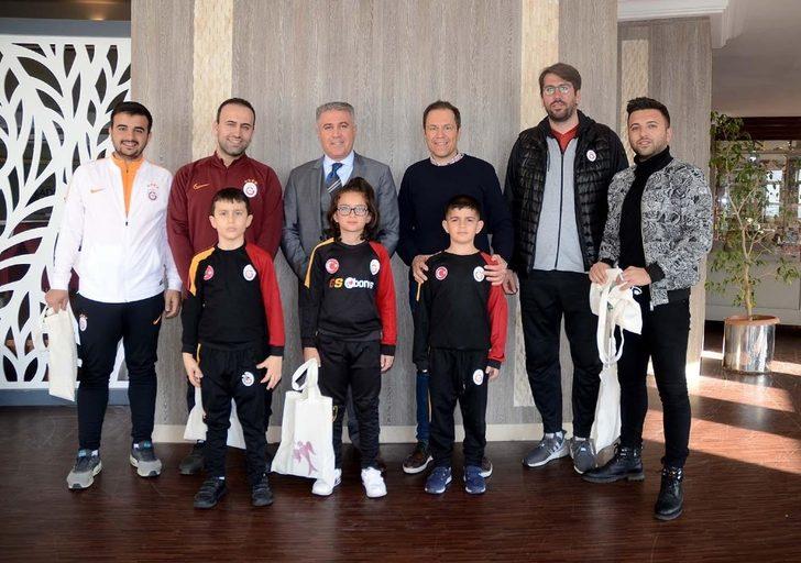 Kuşadası Belediyesi’nden Galatasaray kampına ziyaret G3