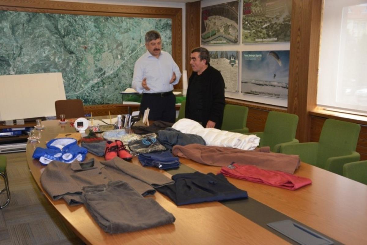 Gediz&rsquo;de giysi kumbaraları y&uuml;z g&uuml;ld&uuml;recek