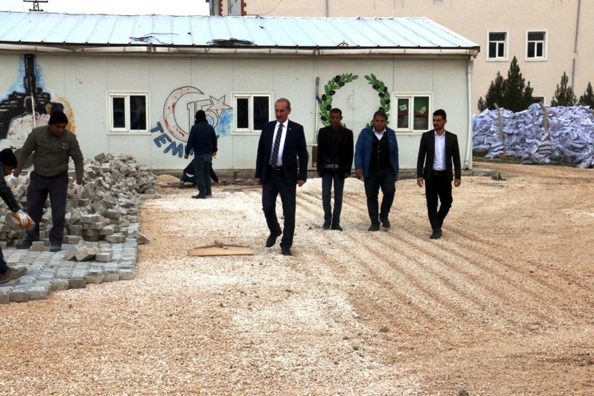 Yal&ccedil;ınkaya il&ccedil;ede s&uuml;ren &ccedil;alışmaları yerinde denetledi