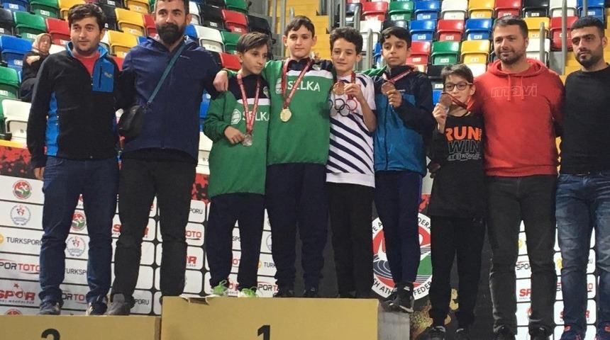 Odunpazarı Belediyesi Atletizm Takımı T&uuml;rkiye Şampiyonası&rsquo;ndan 18 madalya ile d&ouml;nd&uuml;