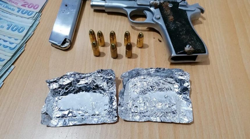 Ş&uuml;pheli hareketler sergiledi, &uuml;zerinden uyuşturucu &ccedil;ıktı
