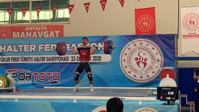 Kağıtsporlu halterciler 4 madalyayla döndü