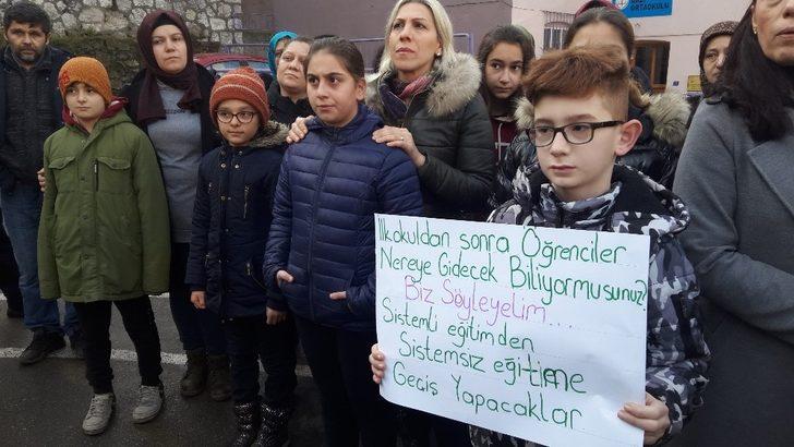 Zonguldak’ta eski okullarına geçmek isteyen öğrenci ve veliler eylem yaptı G2