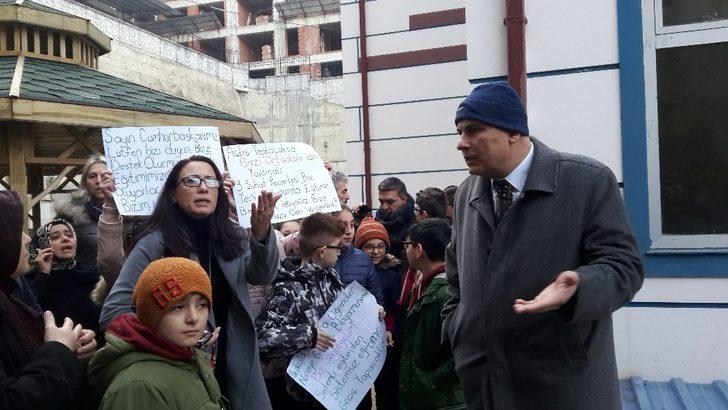 Zonguldak’ta eski okullarına geçmek isteyen öğrenci ve veliler eylem yaptı G3