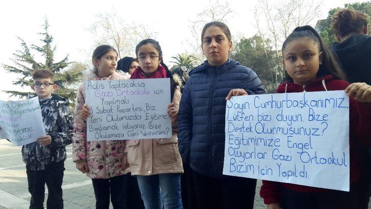 Zonguldak’ta eski okullarına geçmek isteyen öğrenci ve veliler eylem yaptı G5