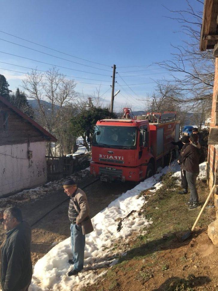 Kastamonu’da 1 ev ve samanlık küle döndü G4