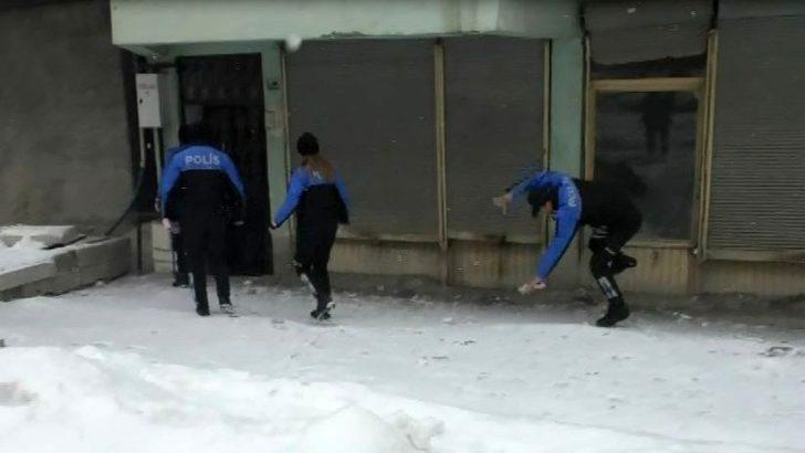 Hakkari polisi canı pahasına kadınları bilgilendiriyor G5