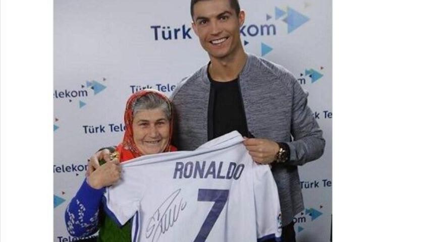 &Uuml;mmiye Ko&ccedil;ak, Ronaldo imzalı formasını bir takip&ccedil;isine hediye edecek