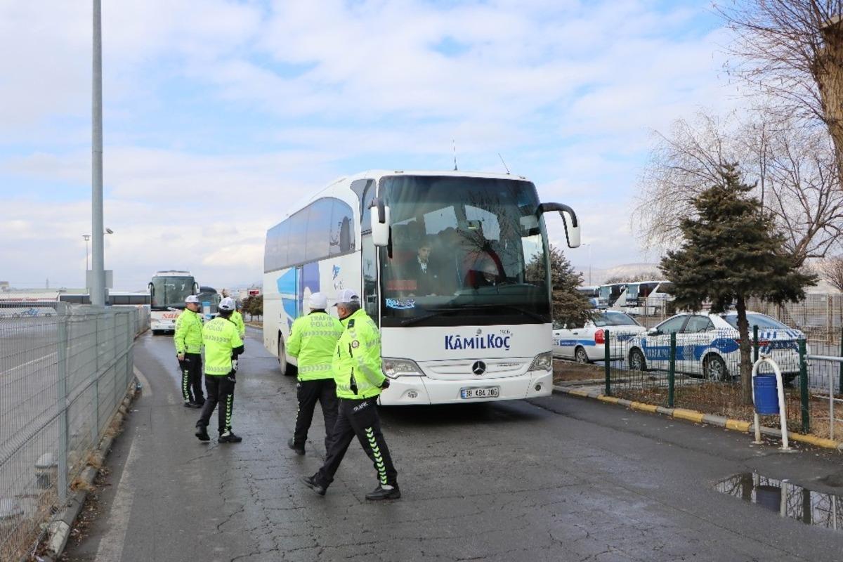 Yolcu otob&uuml;slerinde &rsquo;Emniyet kemeri&rsquo; ve &rsquo;Lastik&rsquo; denetimi