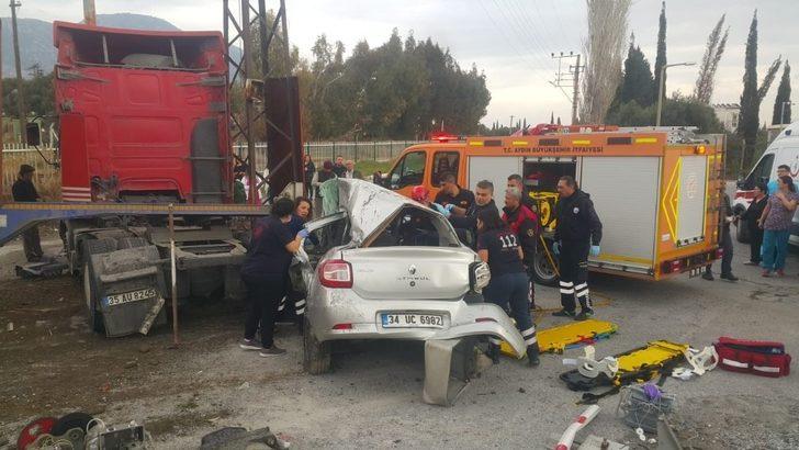 Söke’de tır otomobili biçti; 5 yaralı G3