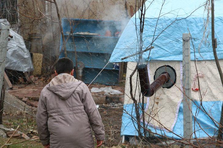 Depremin merkezindeki Sivrice'de kar yağışı başladı G5