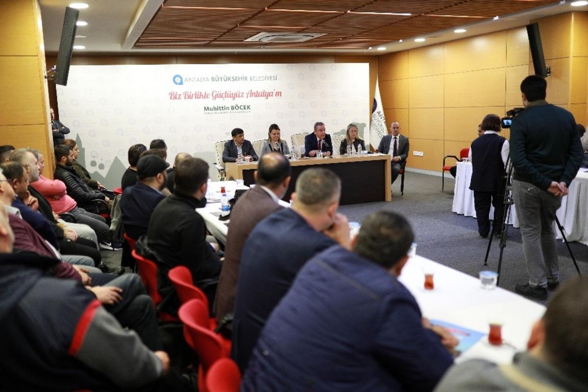 Başkan B&ouml;cek Konyaaltı&rsquo;ndaki alt kiracıları bilgilendirdi