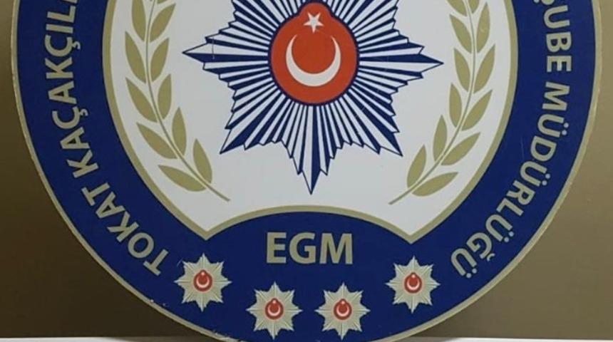 Durdurulan ş&uuml;pheli ara&ccedil;ta 47 par&ccedil;a tarihi eser ele ge&ccedil;irildi