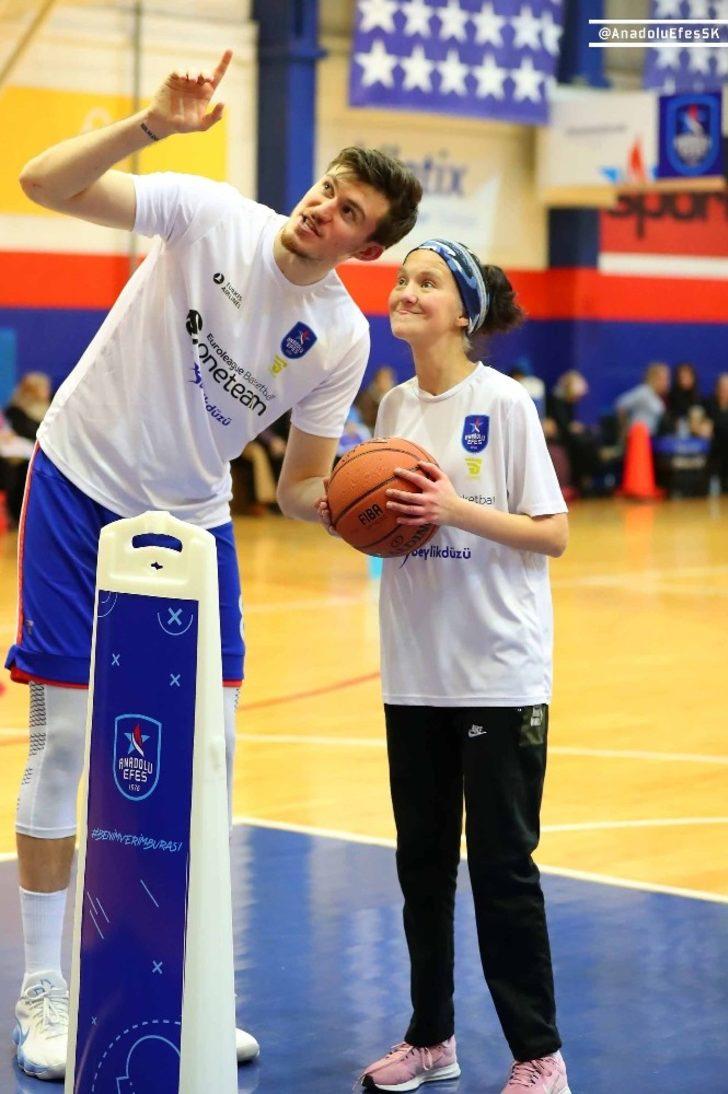 Ergin Ataman, özel sporculara One Team sertifikalarını verdi G5