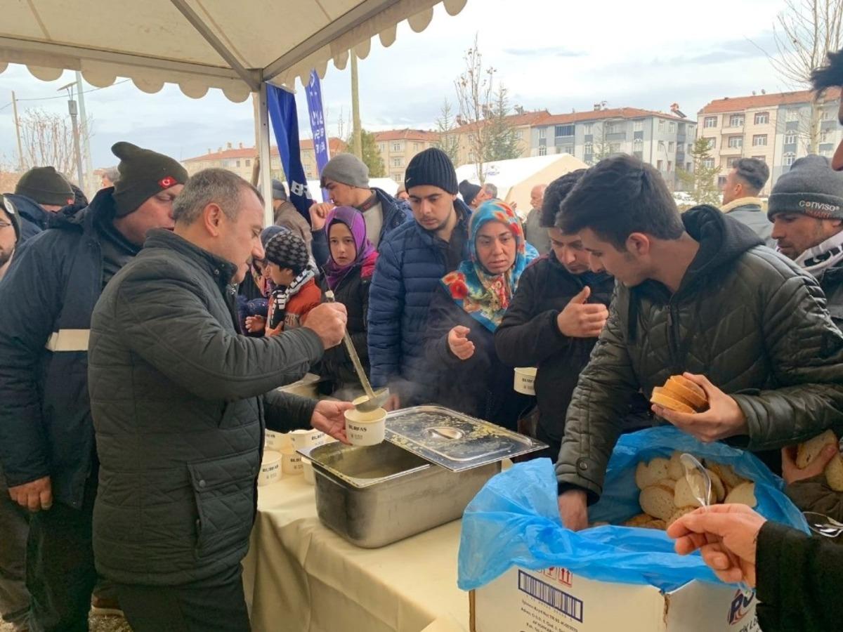 Vali Sonel&rsquo;den Elazığ&rsquo;da g&ouml;n&uuml;ll&uuml;l&uuml;k &ccedil;alışmasına destek