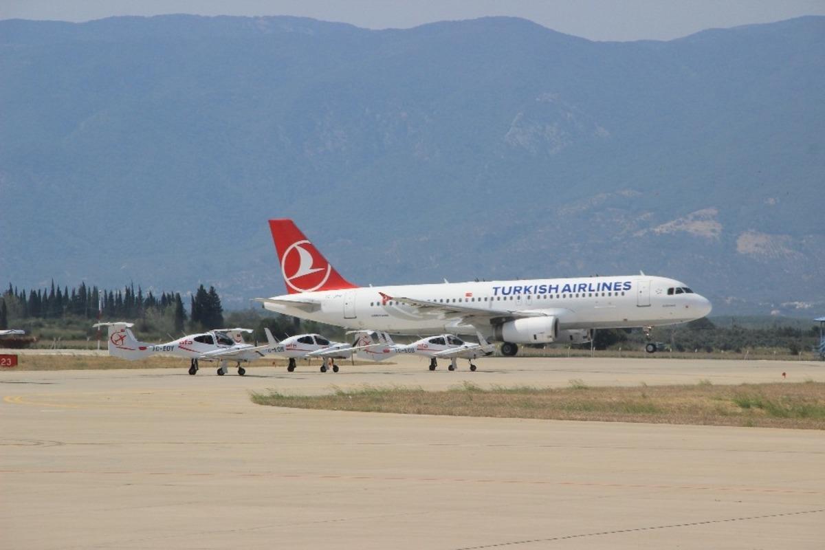 Koca Seyit Havalimanı&rsquo;ndan 22 bin 165 u&ccedil;ak iniş kalkış yaptı