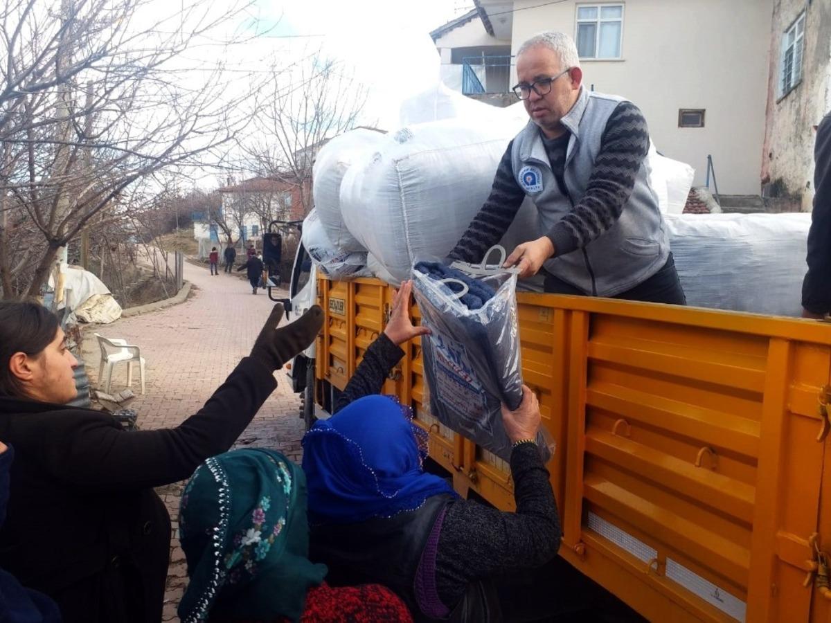 B&uuml;y&uuml;kşehir&rsquo;in depremzedelere desteği s&uuml;r&uuml;yor