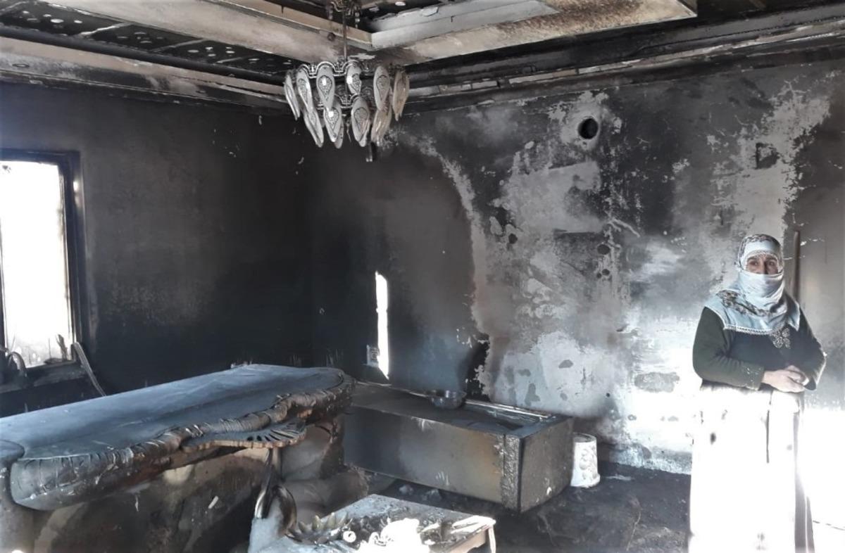 Kış g&uuml;n&uuml; evleri yanan aile yardım eli bekliyor