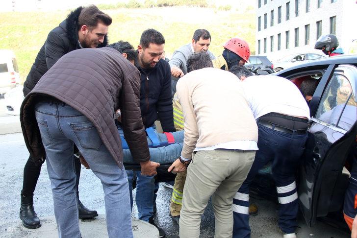 İstanbul'da kaza yapan sürücünün sözleri şaşırttı: Arabanın başında durun G1