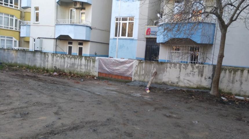 Makam aracı haczedilen CHP'li Başkan vergi dairesinin yolunu kapattı