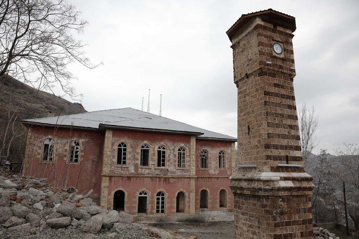 Elazığ'daki 258 yıllık hükümet konağı depremde zarar gördü mü? G1