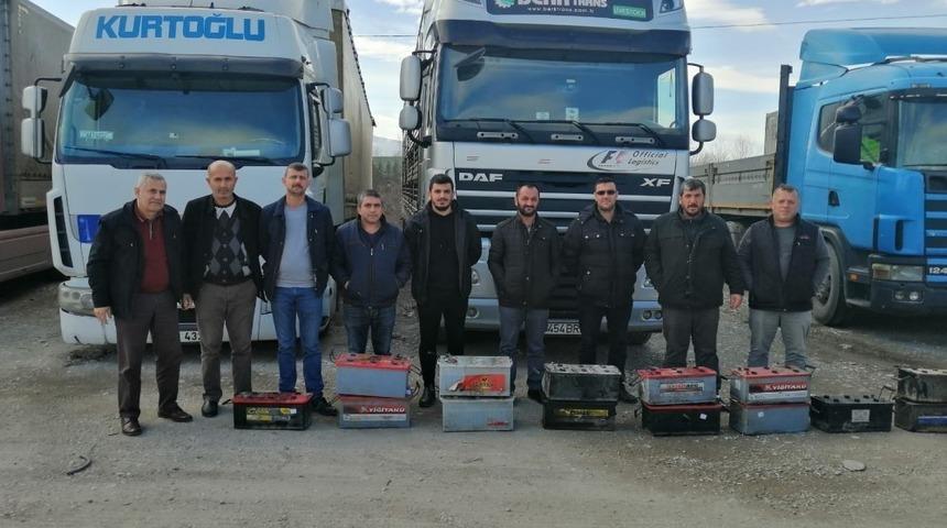 Tır ve kamyoncular &ccedil;alınan ak&uuml;lerine kavuştu