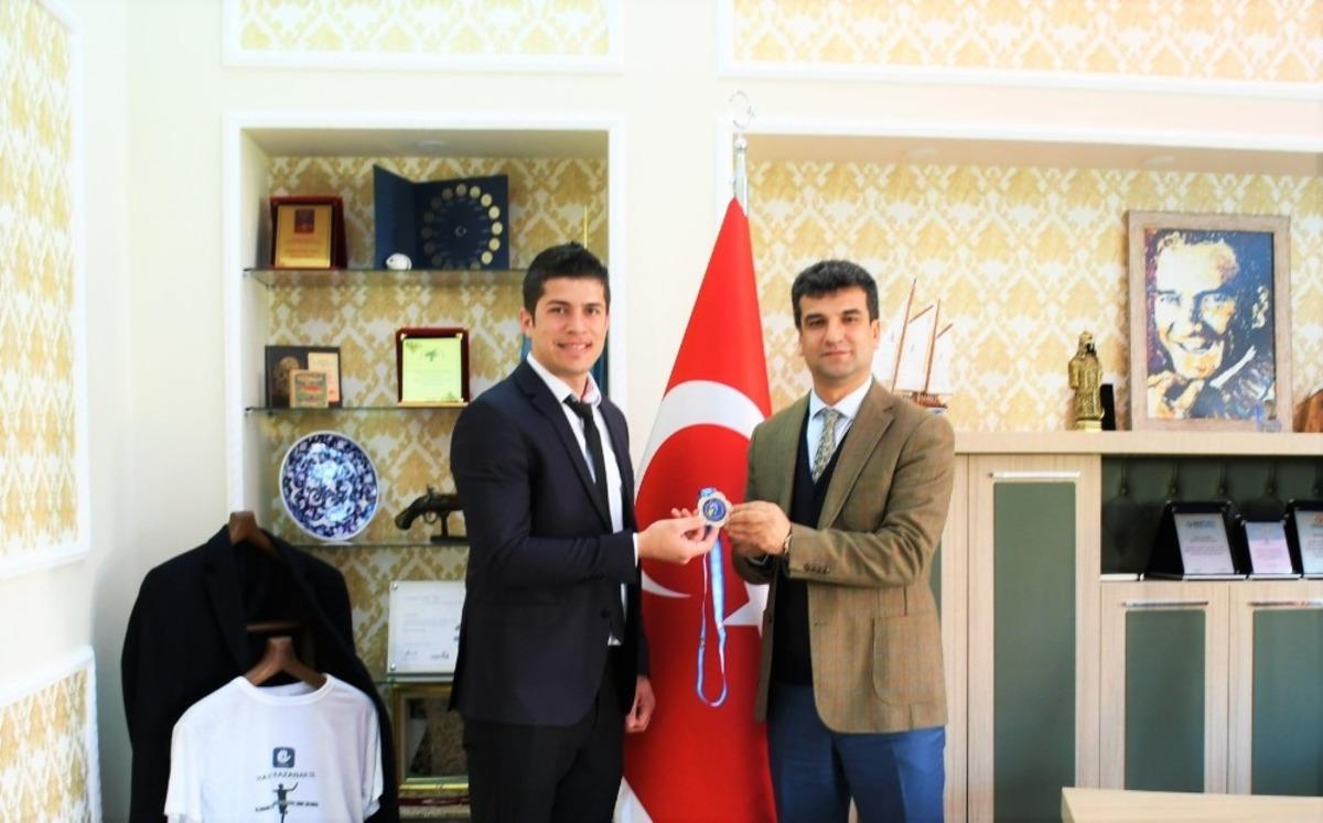 İl&ccedil;e Milli Eğitim M&uuml;d&uuml;rl&uuml;ğ&uuml; personelinden sportif başarı