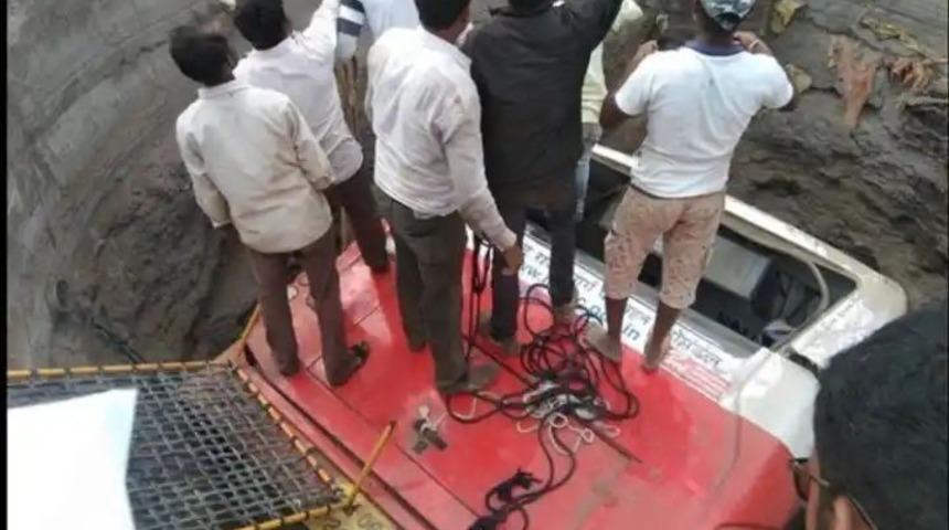 Otobüs çukura düştü: 27 kişi hayatını kaybetti!