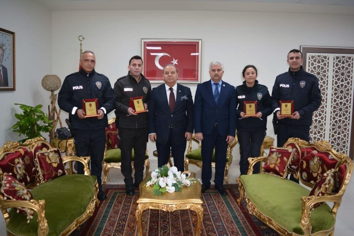 Başarılı Polisler &ouml;d&uuml;llendirildi
