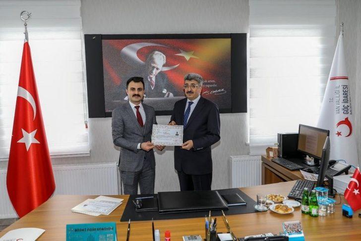 Vali Bilmez’den İl Göç İdaresinin personeline belge G4