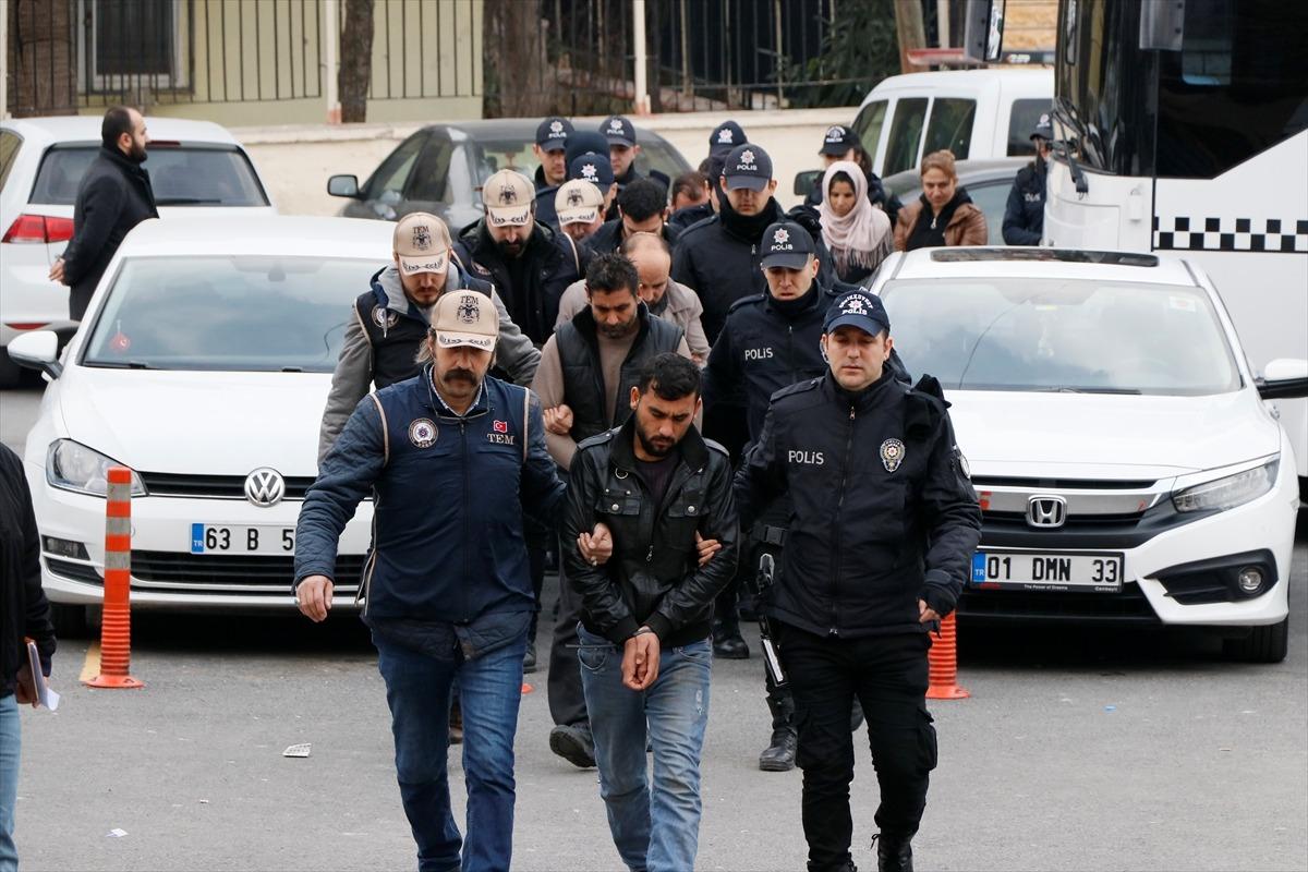 G&Uuml;NCELLEME - Şanlıurfa'da otomobilde bulunan patlayıcıyla ilgili yakalanan 11 ş&uuml;pheliden 2'si tutuklandı