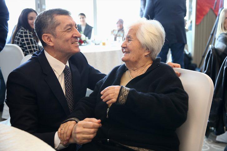 Milli Eğitim Bakanı Selçuk ile hayırsever arasında gülümseten diyalog G2