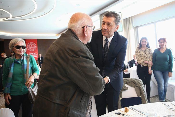 Milli Eğitim Bakanı Selçuk ile hayırsever arasında gülümseten diyalog G3