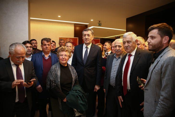 Milli Eğitim Bakanı Selçuk ile hayırsever arasında gülümseten diyalog G5