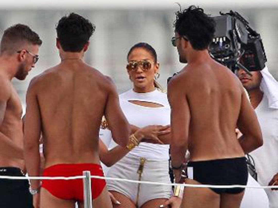 Jennifer Lopez, 2 bin liralık şort giydi