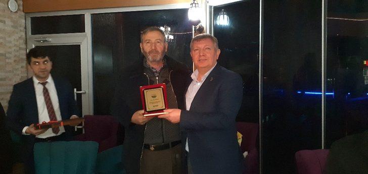 Emekli olan belediye personeline veda yemeği G3