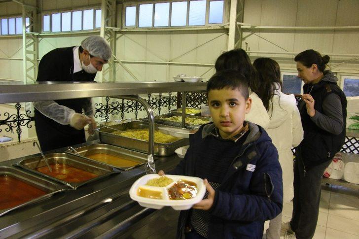 Elazığ'da Mehmetçik kapılarını depremzedelere açtı G1