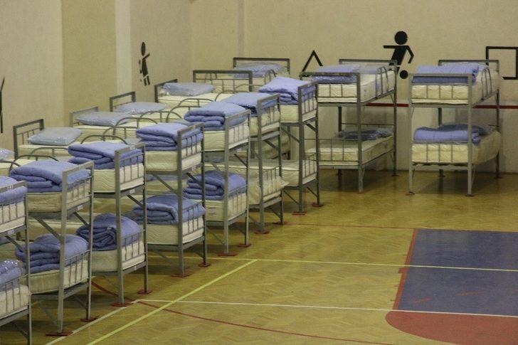 Elazığ'da Mehmetçik kapılarını depremzedelere açtı G3