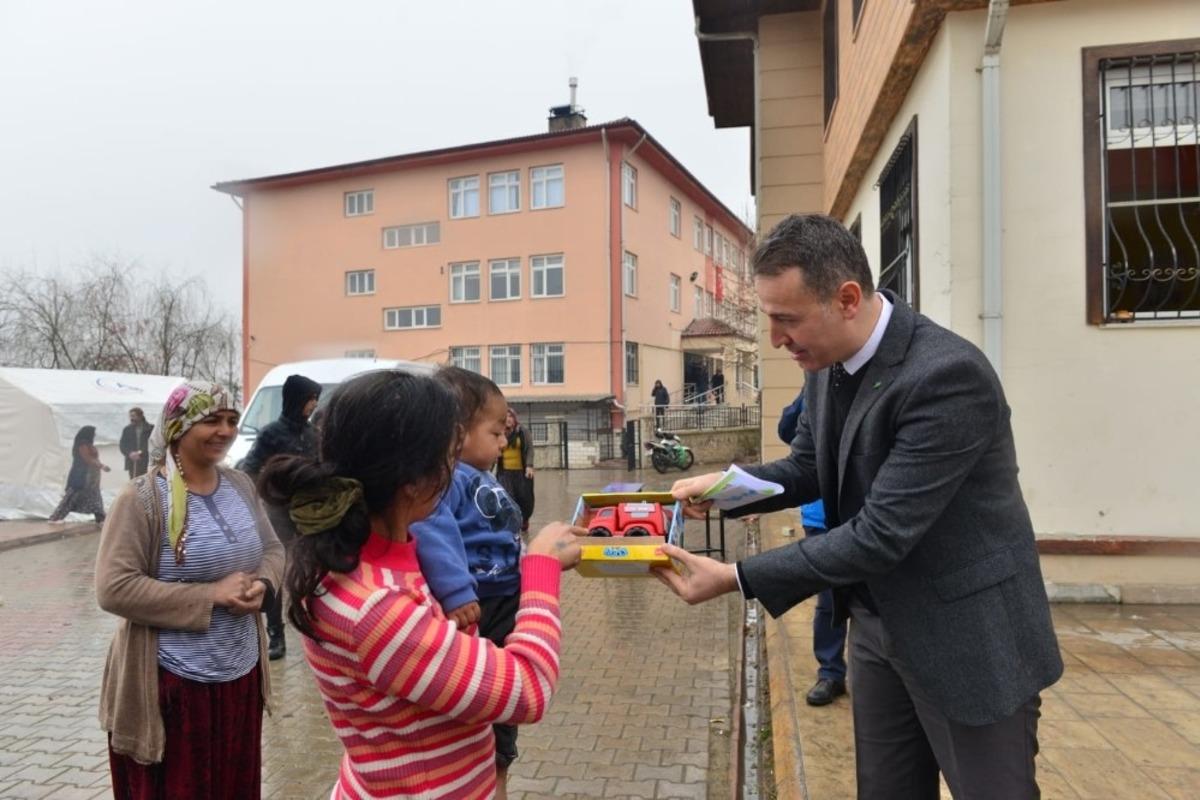 Amasya&rsquo;dan Elazığlı depremzede &ccedil;ocuklara y&uuml;zlerce oyuncak ve mektup