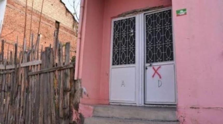 İstanbul Valiliğinden "Pendik'te kapısına çarpı işareti konulan evler" açıklaması