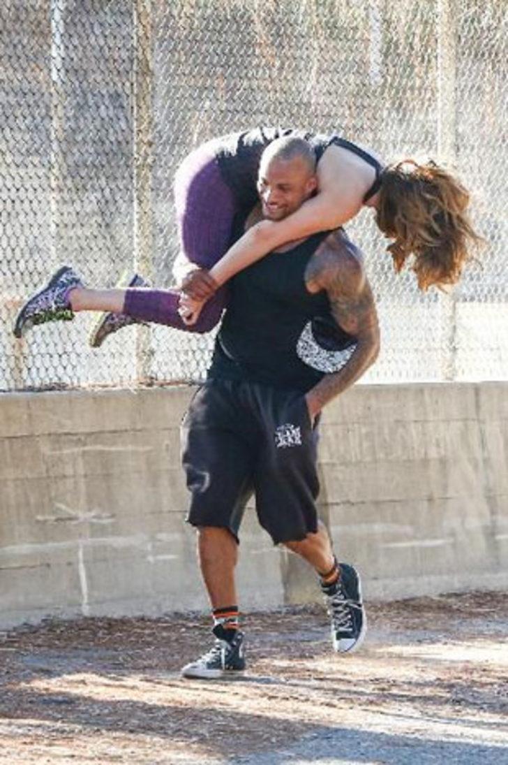 Kelly Brook mutluluğu yakaladı G1