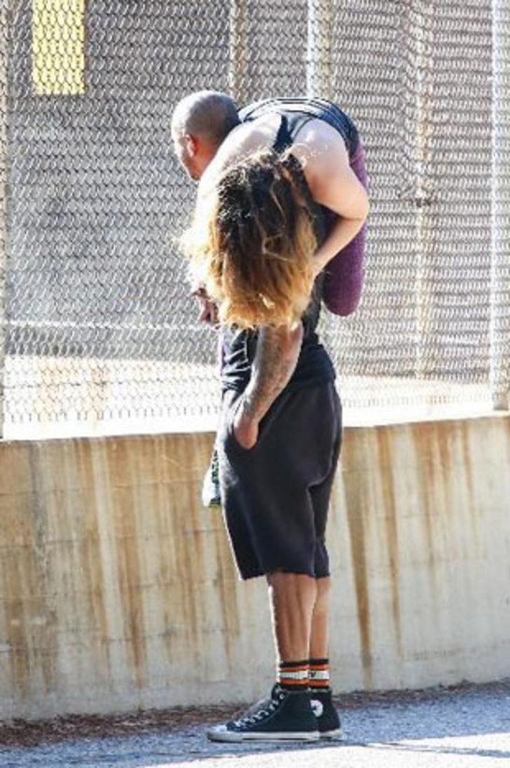 Kelly Brook mutluluğu yakaladı G3