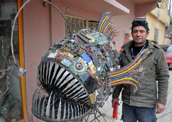 Atıklardan dev balık heykeli yaptı! G2