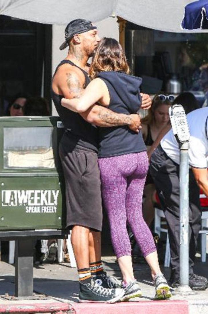 Kelly Brook mutluluğu yakaladı G5