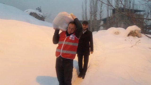 Hakkari’de dar gelirli ailelere yardım eli