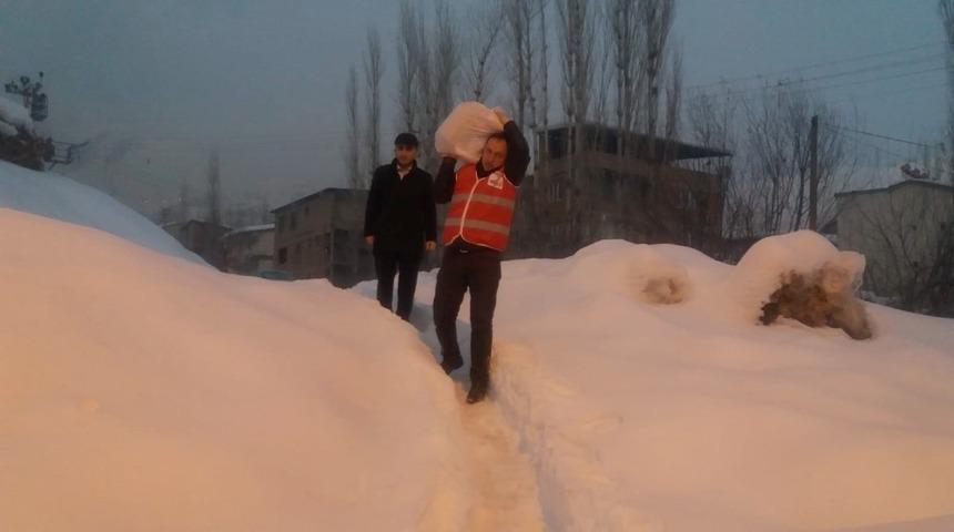 Hakkari&rsquo;de dar gelirli ailelere yardım eli