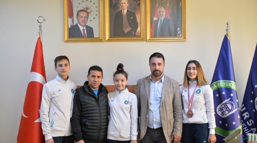 Büyükşehirli sporcular madalya için yola çıktı