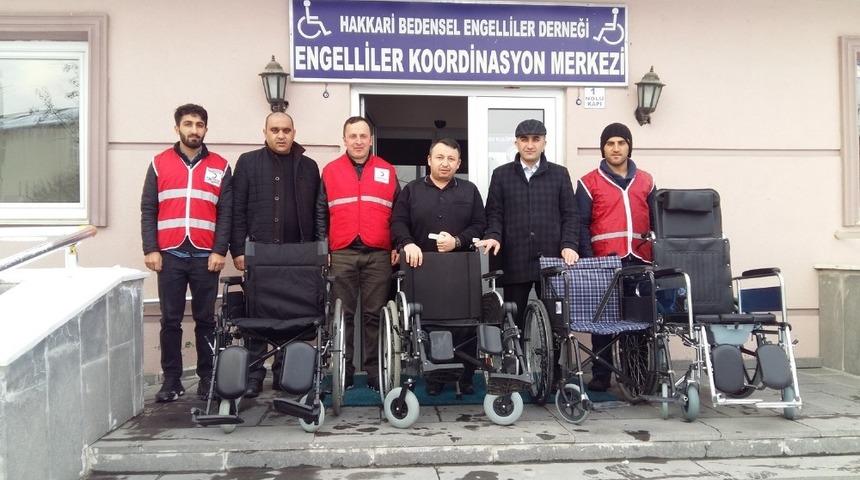 Bedensel engellilerden depremzedelere dost eli