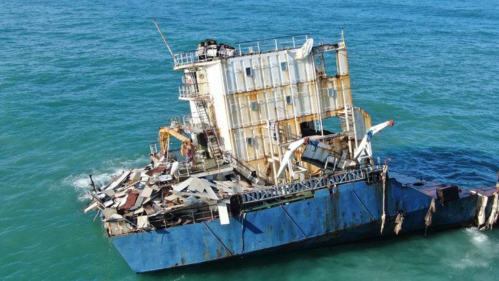 'Natalia' her geçen gün parçalanıyor   G5