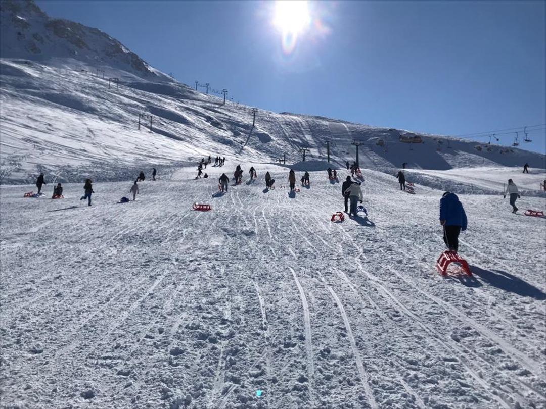 Aynı g&uuml;n i&ccedil;inde 2 mevsimi yaşadılar!